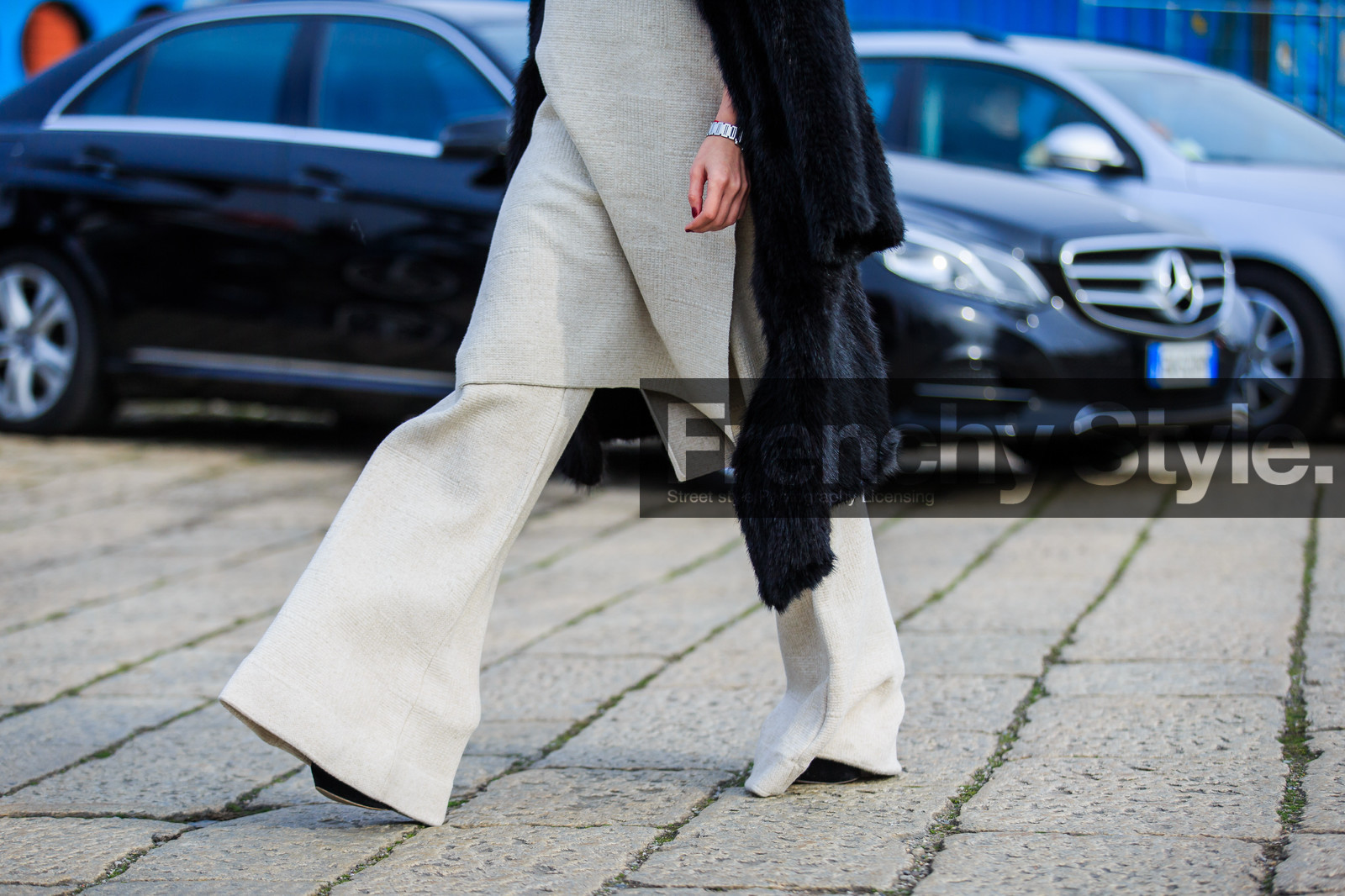 atmosphere details, AUTUMN WINTER 2016-2017, AW 16-17, beige knit, beige pants, beige sweater, black coat, black fur, detail, FALL WINTER 2016-2017, fashion week, frenchystyle, fur coat, FW, FW 16-17, horizontal, jonathan paciullo, LFW, LONDON, long hair, MENSWEAR, over the shoulder, oversize, street style, trousers, watch, wide pants