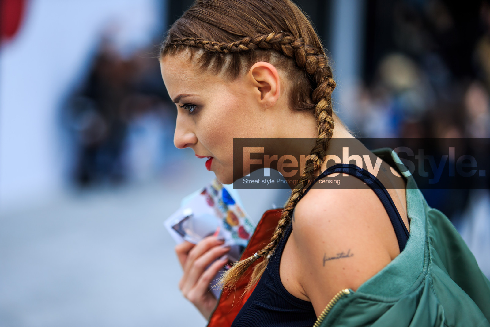 atmosphere details, AUTUMN WINTER 2016-2017, AW 16-17, black tank top, bomber jacket, braids, detail, FALL WINTER 2016-2017, fashion week, frenchystyle, FW, FW 16-17, green jacket, horizontal, jonathan paciullo, kaki jacket, LFW, LONDON, MENSWEAR, street style, tattoos
