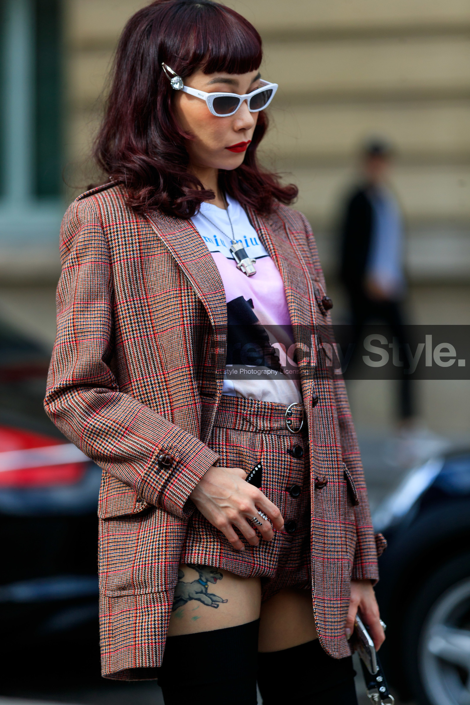 mademoiselle yulia, red jacket, red shorts, checked jacket, checked shorts, mini shorts, miu miu jacket, miu miu shorts, miu miu sunglasses, miu miu look, miu miu t-shirt, white t-shirt, white sunglasses, strassed sunglasses, butterfly sunglasses, eyecat sunglasses, hair clip, PARIS, PFW, SPRING SUMMER 2020, SS 20, fashion week, frenchystyle, FW, jonathan paciullo, street style, vertical, atmosphere details, detail