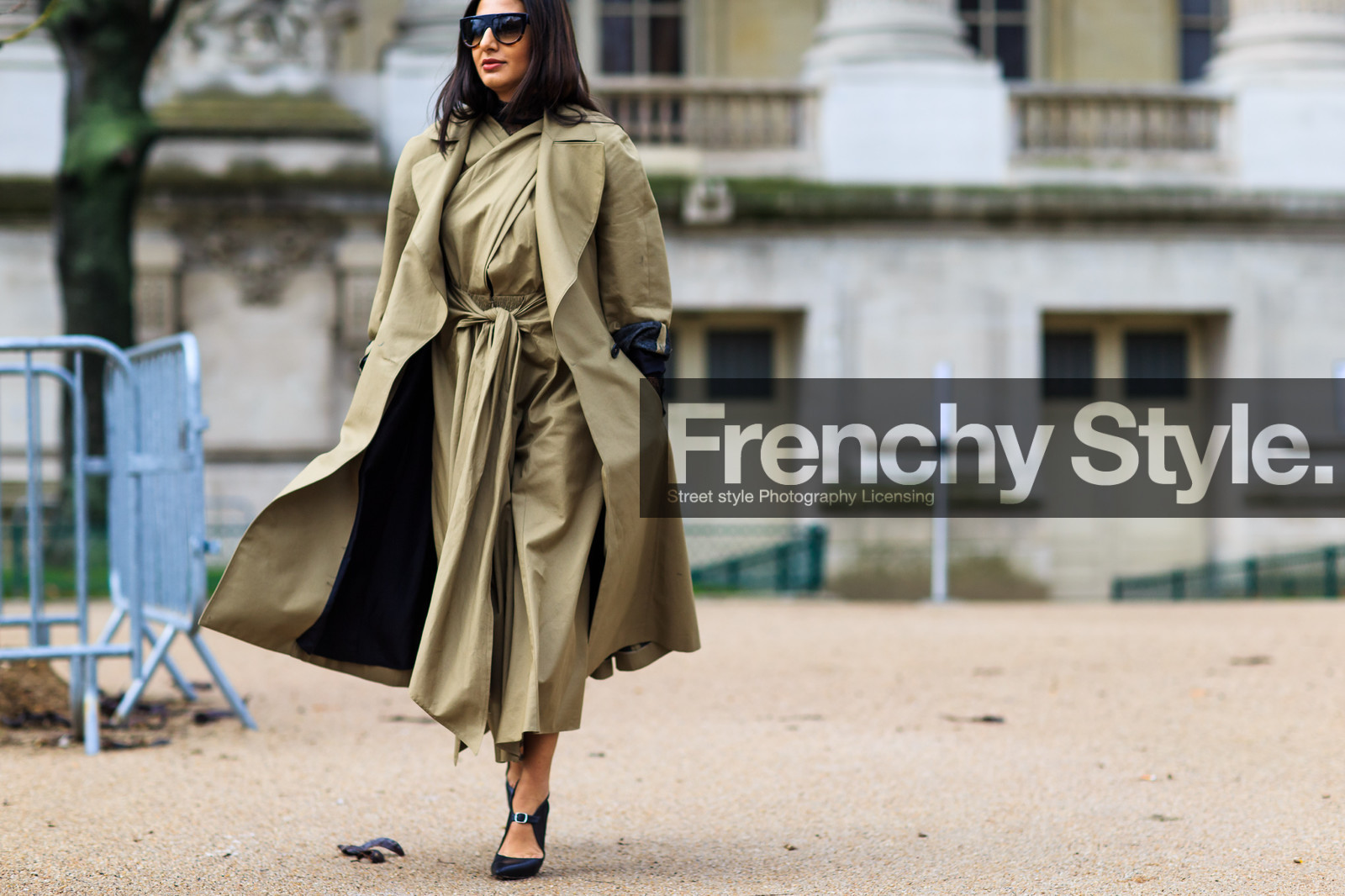 atmosphere details, AUTUMN WINTER 2016-2017, AW 16-17, beige coat, beige dress, black shoes, detail, FALL WINTER 2016-2017, fashion week, frenchystyle, FW, FW 16-17, high heels, horizontal, jonathan paciullo, leather shoes, nausheen shah, PARIS, PFW, street style, tone on tone, total look beige, trench coat