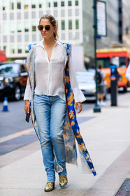 animal print, beige boots, blue denim, denim pants, fashion week, frenchystyle, full length, FW, jeans, jonathan paciullo, leather shoes, NEW YORK, NYFW, snake print, sofia sanchez barrenechea, sofia sanchez de betak, SPRING SUMMER 2018, SS 18, street style, sunglasses, trousers, vertical, white shirt