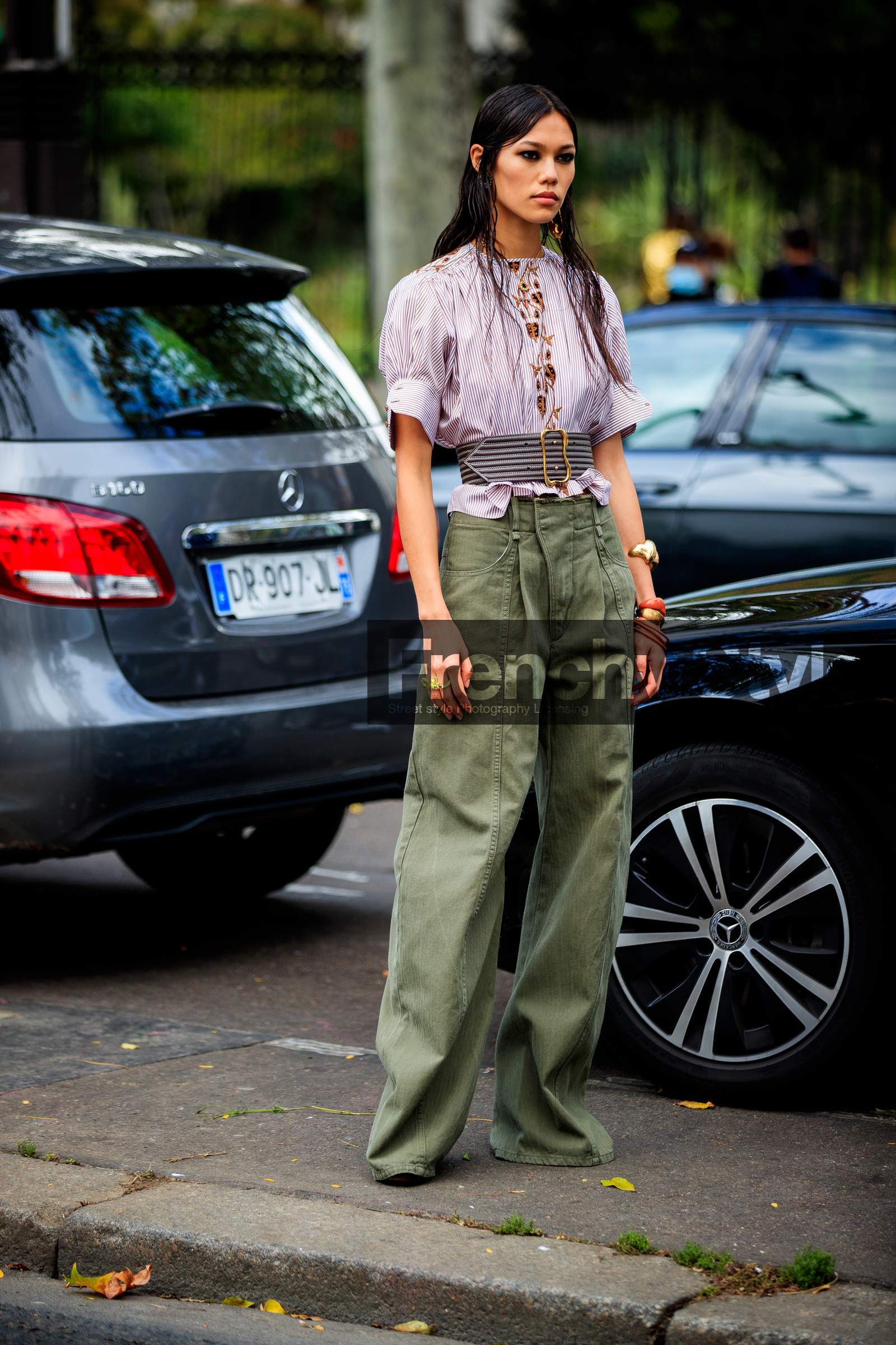 jade nguyen, kaki pants, loose pants, striped blouse, short sleeve blouse, belted blouse, hair details, make up, make up details, embroidered blouse, floral embroidered blouse, camel blouse, white blouse, brown leather belt, big belt, golden buckle belt, chloe blouse, chloe look, chloe pants, chloe belt, fashion week, frenchystyle, FW, jonathan paciullo, street style, PFW, PARIS, SPRING SUMMER 2021, SS 21, vertical, full length, model