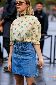 miu miu skirt, miu miu shirt, denim skirt, mini skirt, light blue skirt, studs skirt, laced skirt, light yellow blouse, floral printed blouse, high collar blouse, polka dots blouse, mid long sleeves blouse, eyecat sunglasses, butterfly sunglasses, strassed sunglasses, PARIS, PFW, SPRING SUMMER 2020, SS 20, fashion week, frenchystyle, FW, jonathan paciullo, street style, vertical, atmosphere details, detail