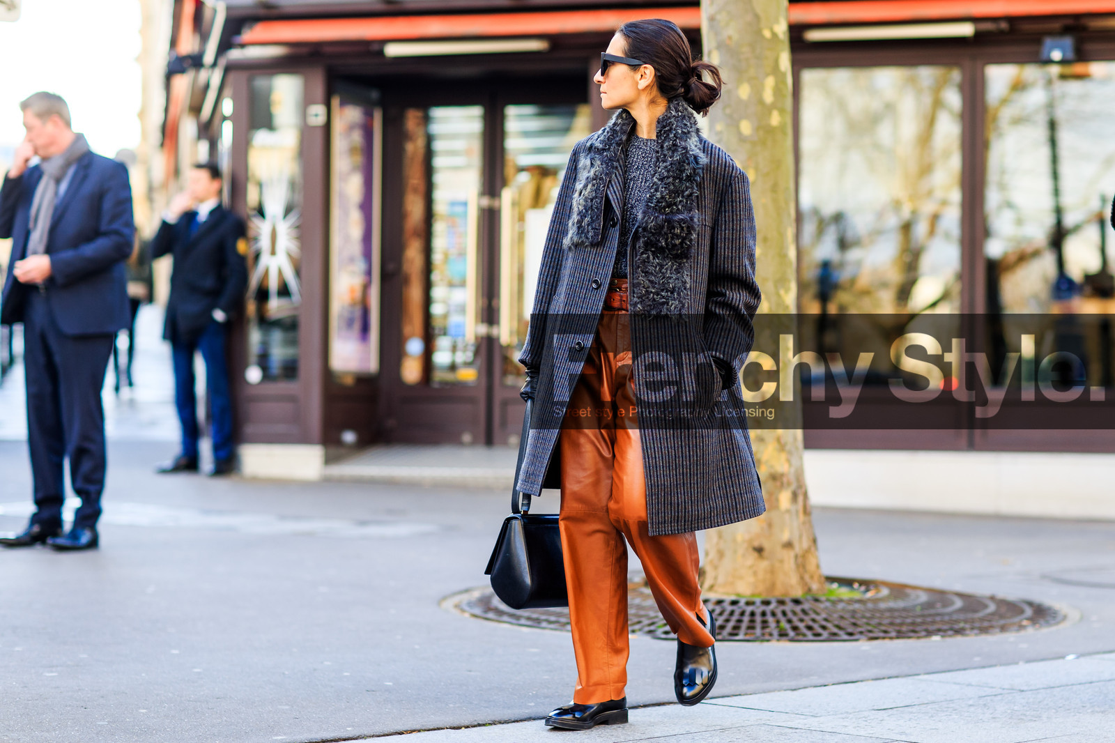 atmosphere details, AUTUMN WINTER 2016-2017, AW 16-17, black bag, black shoes, camel pants, FALL WINTER 2016-2017, fashion week, frenchystyle, full length, FW, FW 16-17, grey coat, grey scarf, horizontal, jonathan paciullo, leather bag, leather pants, leather shoes, PARIS, PFW, street style, sunglasses, trousers