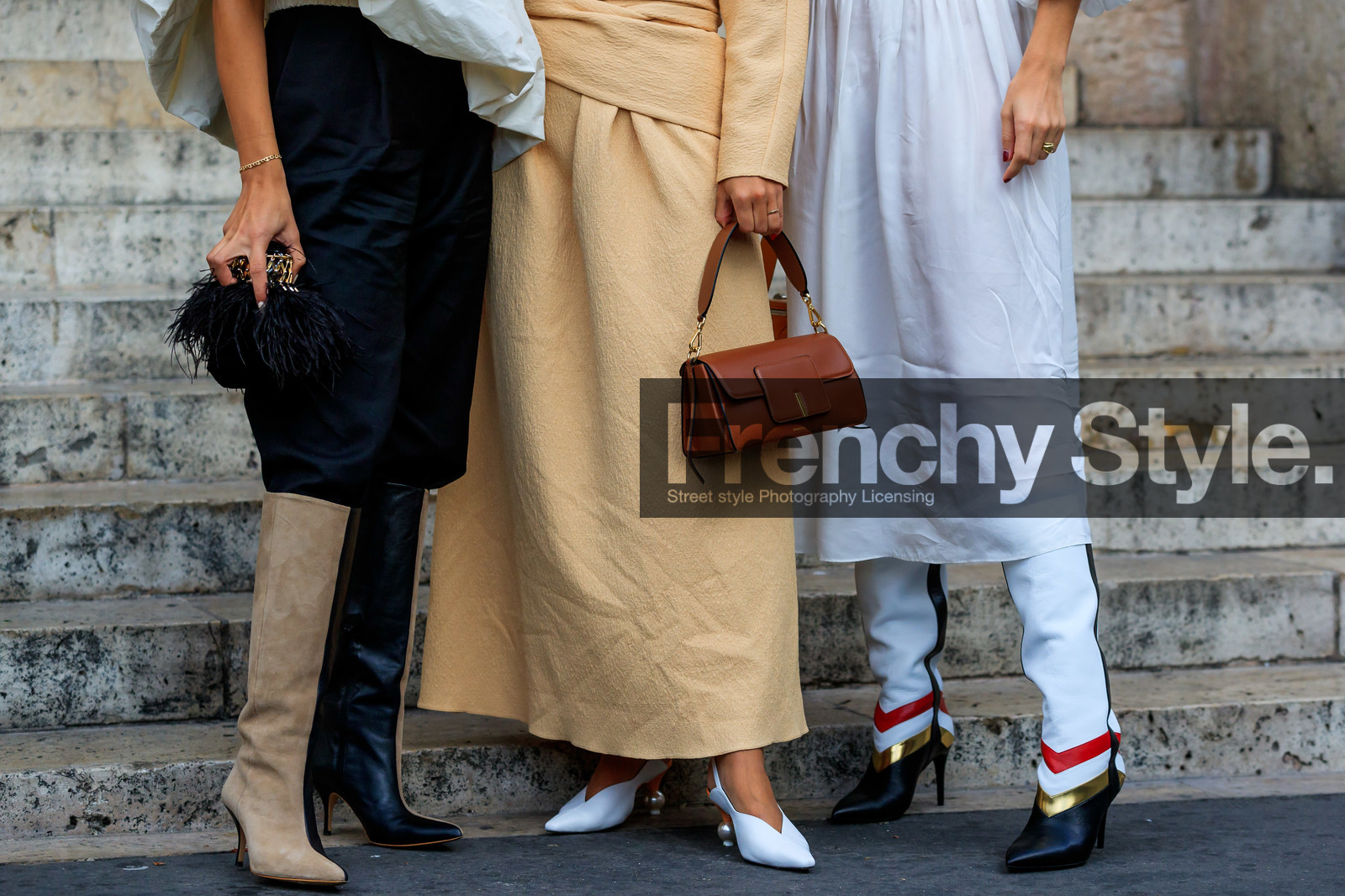 fringe bag, feather details, feather details bag, black leather boots, beige suede boots, bicolor boots, high boots, high heels boots, light beige dress, camel leather bag, wandler bag, hand bag, brown leather bag, drape dress, long dress, long sleeves dress, white leather shoes, geometrical heel, pearl heels, kitten heels shoes, white leather boots, red leather boots, golden boots, striped boots, white dress, PARIS, PFW, SPRING SUMMER 2020, SS 20, fashion week, frenchystyle, FW, jonathan paciullo, street style, horizontal, atmosphere details, detail