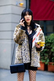 animal print, AUTUMN WINTER 2017-2018, AW 17-18, beige fur, black bag, choker, detail, FALL WINTER 2017-2018, fashion week, fishnet, frenchystyle, FW, FW 17-18, givenchy, graphic jacket, iphone, jonathan paciullo, leather bag, leopard print, MFW, MILAN, model, necklace, printed jacket, saint laurent paris, street style, vertical