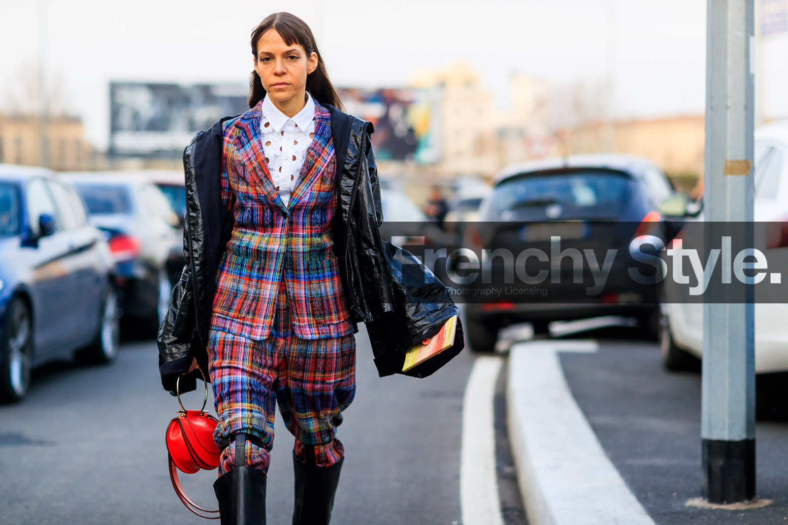 black jacket, blazer, bordeaux, burgundy, checked, checked suit, graphic jacket, graphic pants, graphic suit, leather bag, missoni, plaid, printed jacket, printed pants, printed suit, red bag, red suit, tartan, trousers, white shirt, fashion week, frenchystyle, FW, jonathan paciullo, street style, MFW, MILAN, AUTUMN WINTER 2018-2019, FALL WINTER 2018-2019, FW 18-19, horizontal, atmosphere details