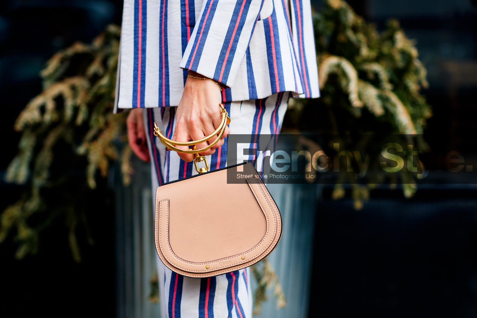 atmosphere details, AUTUMN WINTER 2017-2018, AW 17-18, beige bag, blazer, chloe, detail, FALL WINTER 2017-2018, fashion week, frenchystyle, FW, FW 17-18, graphic jacket, graphic pants, graphic suit, horizontal, jonathan paciullo, leather bag, NEW YORK, NYFW, printed pants, printed suit, street style, striped jacket, striped pants, striped suit, trousers, white jacket, white pants, white suit