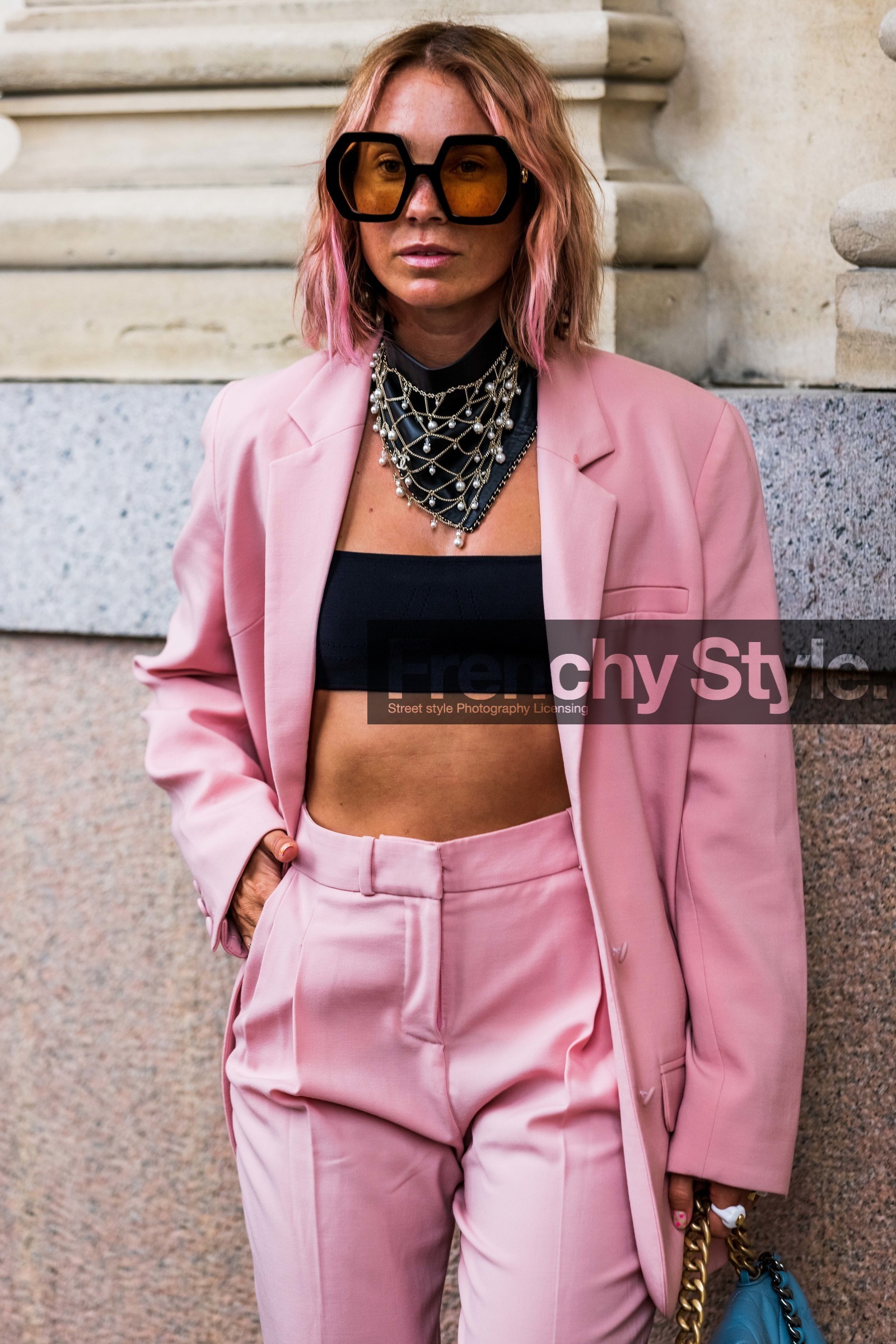 pink jacket, pink pants, pink suits, light pink jacket, light pink pants, light pink suits, black top, cropped top, black sunglasses, geometric shape glasses, gucci sunglasses, big sunglasses, strapless top, black leather scarf, pearl embroidered scarf, pearl scarf, chain scarf, bandana, bandana scarf, fashion week, frenchystyle, FW, jonathan paciullo, street style, SPRING SUMMER 2022, SS 22, COPENHAGEN, CPHFW, vertical, atmosphere details
