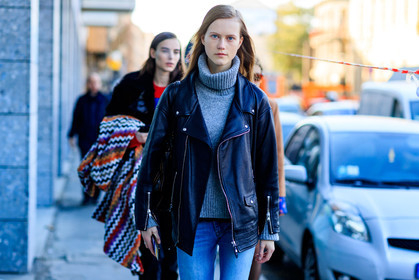 atmosphere details, AUTUMN WINTER 2017-2018, AW 17-18, black jacket, black perfecto, blue denim, denim pants, detail, FALL WINTER 2017-2018, fashion week, frenchystyle, FW, FW 17-18, grey knit, grey sweater, horizontal, jeans, jonathan paciullo, leather jacket, leather perfecto, MFW, MILAN, model, street style, trousers, turtleneck sweater