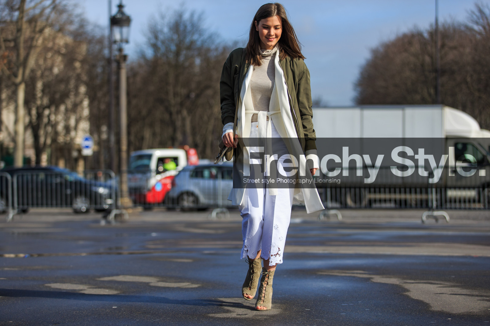 atmosphere details, AUTUMN WINTER 2016-2017, AW 16-17, beige boots, beige knit, bomber jacket, chloe, FALL WINTER 2016-2017, fashion week, frenchystyle, full length, FW, FW 16-17, green bag, green jacket, high heels, horizontal, jonathan paciullo, kaki bag, kaki jacket, lace up shoes, leather bag, PARIS, PFW, street style, suede shoes, trousers, white jacket, white pants