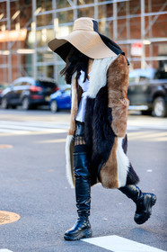 beige hat, black hat, big hat, black leather boots, white coat, brown coat, fur coat, high boots, flat boots, big sole boots, fashion week, frenchystyle, FW, jonathan paciullo, street style, AUTUMN WINTER 2020-2021, FALL WINTER 2020-2021, FW 20-21, vertical, full length, NYFW, NEW YORK