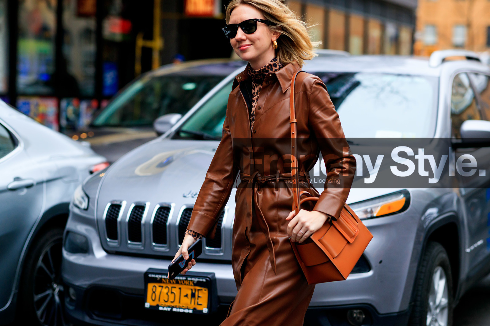 camel bag, camel coat, leather bag, leather coat, lisa aiken, sunglasses, frenchystyle, jonathan paciullo, street style, NYFW, NEW YORK, AUTUMN WINTER 2019-2020, AW 19-20, FALL WINTER 2019-2020, FW 19-20, fashion week, FW, atmosphere details, horizontal, detail