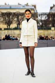 red lips, dior, white look: black turtle neck, buttoned skirt, white skirt, black sheer stockings, black ballerinas, dior ballerinas, white jacket buttoned jacket, gala gonzalez, fashion week, frenchystyle, FW, jonathan paciullo, street style, AUTUMN WINTER 2022-2023, FALL WINTER 2022_2023, FW 22-23, PFW, PARIS, vertical, full length