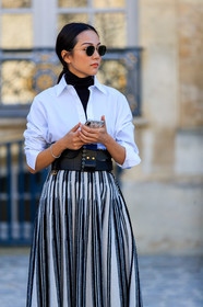 black and white, black bag, black belt, black turtleneck, christian dior, graphic skirt, iphone, leather bag, leather belt, printed skirt, striped skirt, sunglasses, white shirt, white skirt, yoyo cao, fashion week, frenchystyle, FW, jonathan paciullo, street style, PFW, PARIS, AUTUMN WINTER 2019-2020, AW 19-20, FALL WINTER 2019-2020, FW 19-20, vertical, atmosphere details, detail