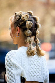 piggy tails, knitted beige cropped top, fashion week, frenchystyle, FW, jonathan paciullo, street style, NYFW, NEW YORK, AUTUMN WINTER 2022-2023, FALL WINTER 2022_2023, FW 22-23, vertical, atmosphere details