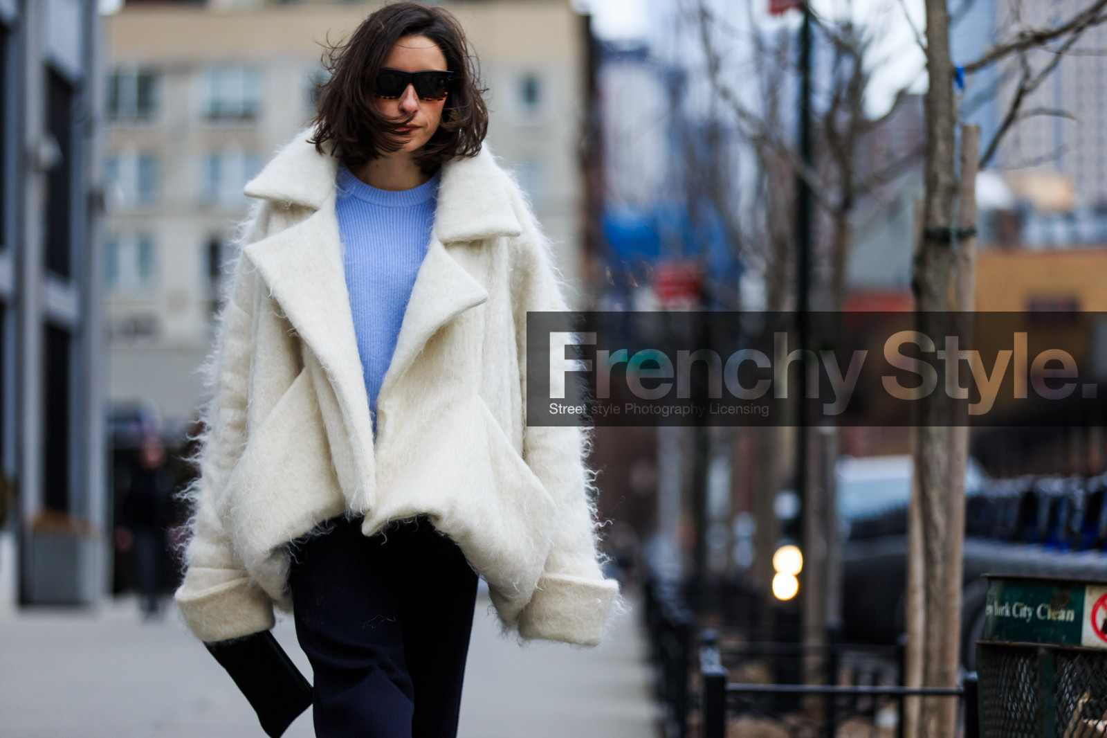 atmosphere details, AUTUMN WINTER 2016-2017, AW 16-17, black skirt, blue sweater, céline, detail, fashion week, frenchystyle, FW, FW 16-17, horizontal, jonathan paciullo, NEW YORK, NYFW, oversize, street style, sunglasses, white coat, white jacket, woman, wool skirt