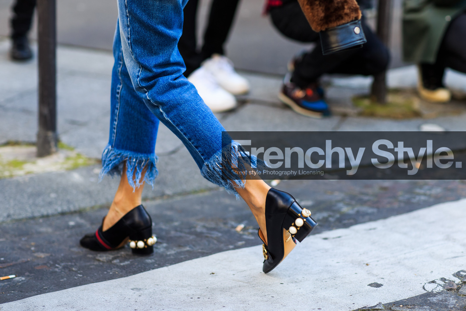 atmosphere details, AUTUMN WINTER 2016-2017, AW 16-17, blue denim, denim pants, detail, FALL WINTER 2016-2017, fashion week, frenchystyle, FW, FW 16-17, gucci, horizontal, jeans, jonathan paciullo, leather shoes, PARIS, pearls, PFW, ripped pants, soraya bakhtiar, street style, trousers