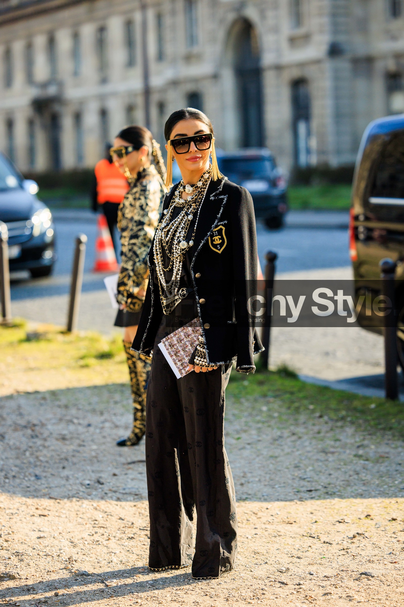 black sunglasses, multiple necklaces, chanel necklaces, tweed jacket, black jacket, chanel jacket, black top, pearl necklaces, pearl belt, chanel belt, black trousers, chanel clutch, black clutch, black gloves, street style, jonathan paciullo, FW, frenchystyle, fashion week, AUTUMN WINTER 2022-2023, FALL WINTER 2022_2023, FW 22-23, PFW, PARIS, full length, vertical