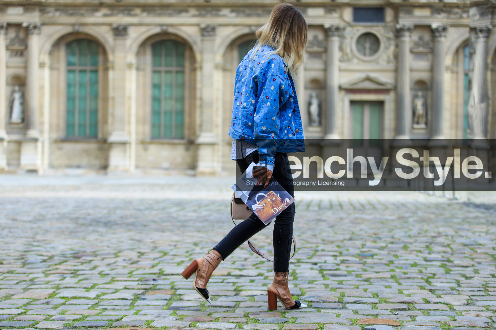 atmosphere details, AUTUMN WINTER 2016-2017, AW 16-17, beige shoes, blue denim, christian dior, denim jacket, denim pants, embroidered jacket, FALL WINTER 2016-2017, fashion week, floral, flower, frenchystyle, full length, FW, FW 16-17, graphic shirt, grey denim, high heels, horizontal, jeans, jonathan paciullo, leather bag, leather shoes, nude bag, nude heels, PARIS, PFW, pink bag, ripped pants, street style, striped shirt, trousers, varnished leather shoes, white shirt