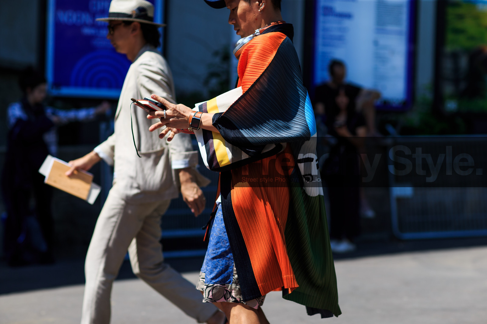 atmosphere details, detail, fashion week, frenchystyle, FW, hermès, horizontal, issey miyake, jonathan paciullo, kimono, kimono vest, MENSWEAR, orange jacket, PARIS, PFW, pleats, printed jacket, SPRING SUMMER 2017, SS 17, street style, watch, white bag