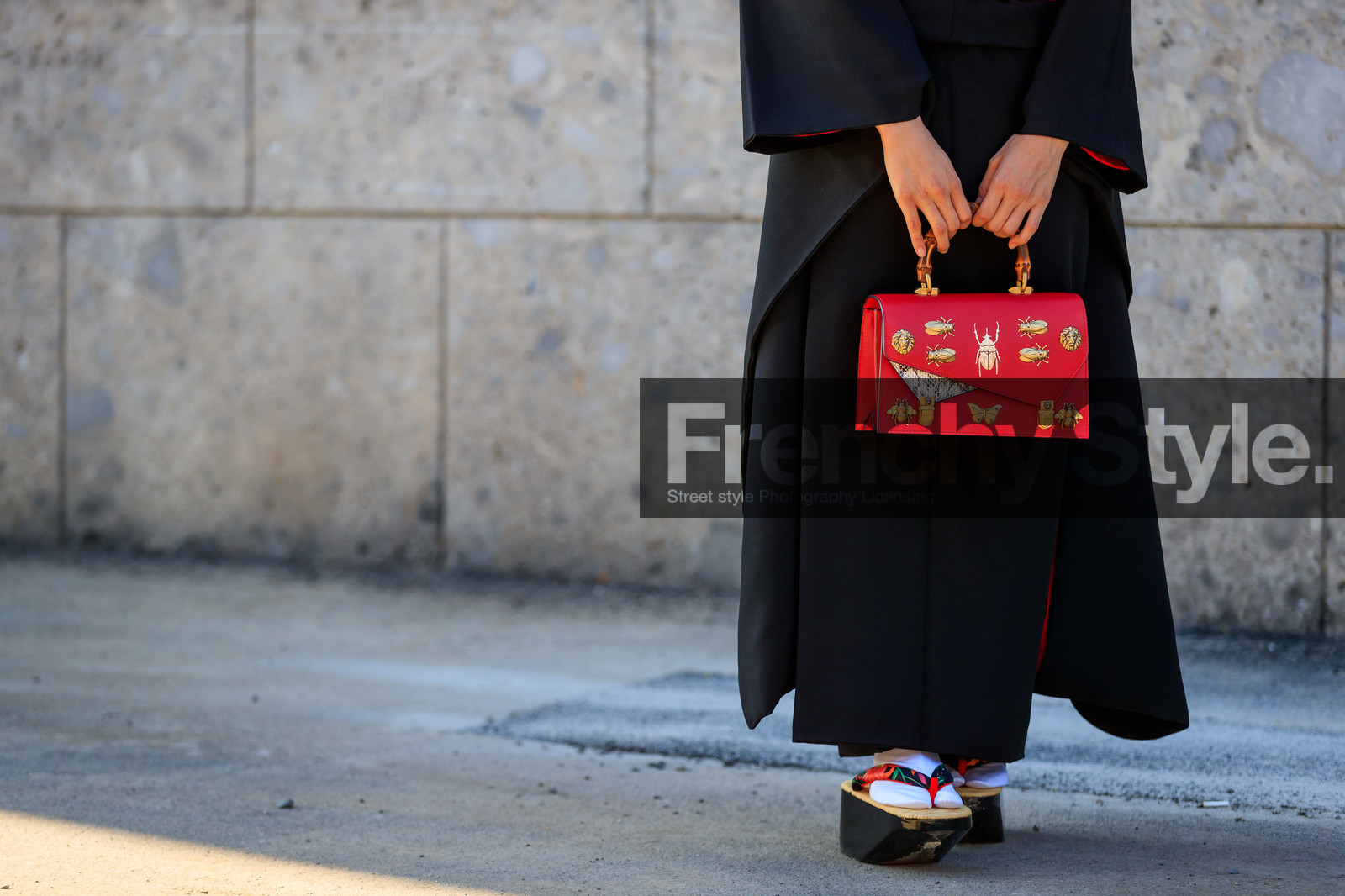 atmosphere details, black shoes, detail, fashion week, frenchystyle, FW, graphic bag, gucci, high heels, horizontal, jonathan paciullo, kimono, leather bag, leather shoes, MFW, MILAN, printed bag, red bag, SPRING SUMMER 2018, SS 18, street style, tabi shoes, white socks