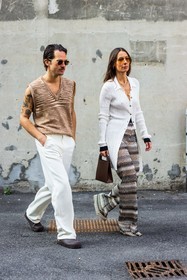 Alice Barbier, beige knit, beige pants, brown bag, brown clog, couple, duo, fluid pants, Jean-Sebastien Roques, knitted pants, leather bag, missoni look, orange sunglasses, printed pants, ribbed cardigan, sleveless knit, striped knit, sunglasses, white cardigan, white pants, v-neck knit, fashion week, frenchystyle, FW, jonathan paciullo, street style, MFW, MILAN, SPRING SUMMER 2022, SS 22, vertical, full length, menswear