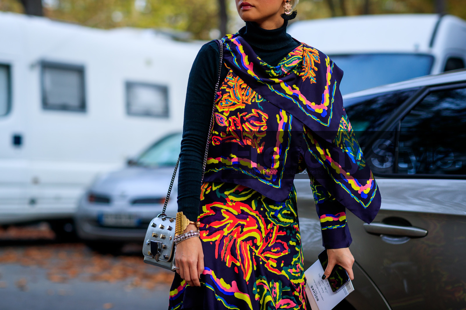 atmosphere details, black turtleneck, detail, earrings, fashion week, frenchystyle, FW, graphic bag, graphic dress, graphic shirt, graphic skirt, horizontal, jonathan paciullo, leather bag, multicolor dress, PARIS, PFW, printed bag, printed dress, printed shirt, printed skirt, silver bag, SPRING SUMMER 2018, SS 18, street style, studs, esther quek