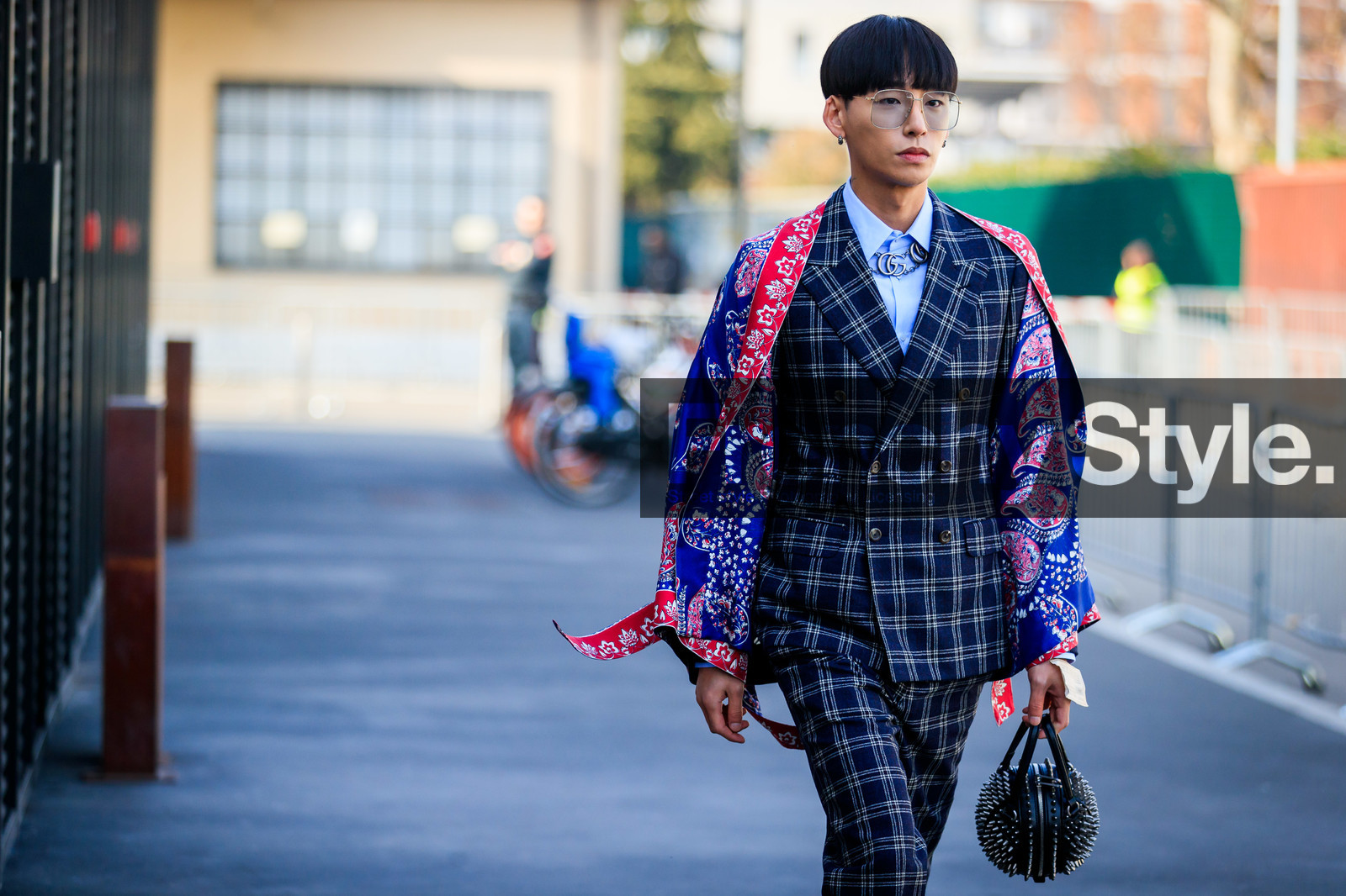 black bag, blazer, blue jacket, blue pants, blue suit, checked, graphic bag, graphic jacket, graphic pants, leather bag, necklace, plaid, printed bag, printed jacket, printed pants, studs, sunglasses, trousers, white shirt, fashion week, frenchystyle, FW, jonathan paciullo, street style, MFW, MILAN, AUTUMN WINTER 2019-2020, AW 19-20, FALL WINTER 2019-2020, FW 19-20, atmosphere details, detail, horizontal