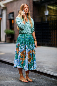 animal print, bracelet, fashion week, frenchystyle, full length, FW, golden sandals, green shirt, green skirt, gucci, iphone, jennifer neyt, jonathan paciullo, leather shoes, NEW YORK, NYFW, printed skirt, rings, shiny shoes, SPRING SUMMER 2018, SS 18, street style, vertical