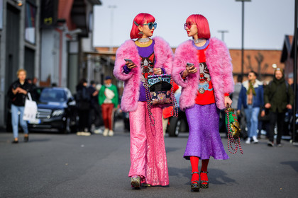 animal print, chinese print, choker, dyed hair, floral, flowers, fur jacket, fuschia, glitter, graphic bag, gucci, high heels, japanese print, leather bag, leather shoes, multicolor bag, necklace, pink fur, pink hair, pink jacket, pink pants, printed bag, printed shoes, purple skirt, purple sweater, red lips, red sweater, rings, sequined pants, sequined skirt, shiny pants, shiny skirt, sunglasses, tights, fashion week, frenchystyle, FW, jonathan paciullo, street style, MFW, MILAN, AUTUMN WINTER 2018-2019, FALL WINTER 2018-2019, FW 18-19, horizontal, atmosphere details, full length, Ami and Aya Suzuki
