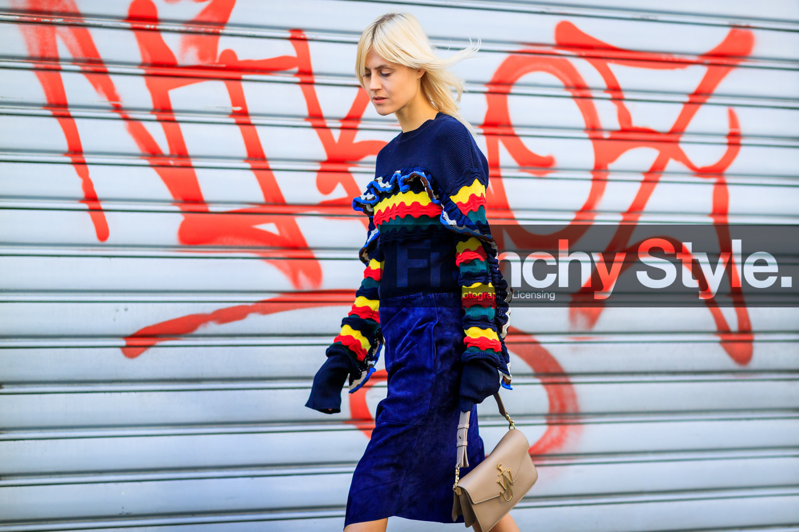 atmosphere details, AUTUMN WINTER 2017-2018, AW 17-18, blue denim, blue skirt, blue sweater, detail, FALL WINTER 2017-2018, fashion week, frenchystyle, FW, FW 17-18, geometric, graphic sweater, horizontal, jonathan paciullo, jw anderson, leather bag, linda tol, MFW, MILAN, multicolor sweater, nude bag, street style, suede skirt