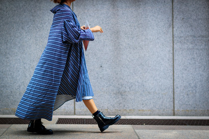 atmosphere details, black shoes, blue dress, detail, fashion week, frenchystyle, FW, graphic dress, horizontal, jonathan paciullo, leather shoes, NEW YORK, NYFW, printed dress, SPRING SUMMER 2018, SS 18, street style, striped dress