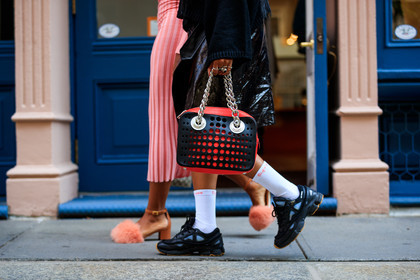atmosphere details, black skirt, black sneakers, black sweater, braids, detail, fashion week, frenchystyle, FW, horizontal, jan-michael quammie, jonathan paciullo, leather bag, leather skirt, NEW YORK, NYFW, oversize, printed sweater, red bag, SPRING SUMMER 2018, SS 18, street style, supreme, vinyl, white socks