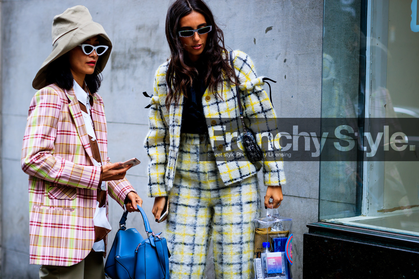 beige hat, black bag, black shirt, blue bag, brown shirt, checked, checked suit, christian dior, graphic jacket, graphic pants, graphic suit, leather bag, monogram, pink jacket, plaid, printed jacket, printed pants, printed shirt, printed suit, sunglasses, tartan, transparent bag, trousers, white jacket, white pants, white suit, yellow, fashion week, frenchystyle, FW, jonathan paciullo, street style, LFW, LONDON, SPRING SUMMER 2019, SS 19, atmosphere details, horizontal, detail