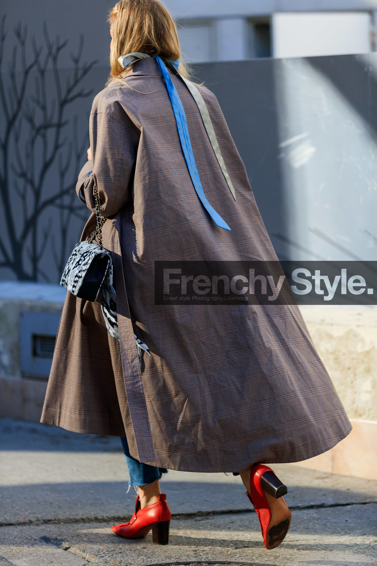 black and white bag, black bag, brown coat, checked, chloe king, graphic bag, high heels, leather bag, leather shoes, plaid, printed bag, red shoes, fashion week, frenchystyle, FW, jonathan paciullo, street style, PFW, PARIS, AUTUMN WINTER 2019-2020, AW 19-20, FALL WINTER 2019-2020, FW 19-20, vertical, full length