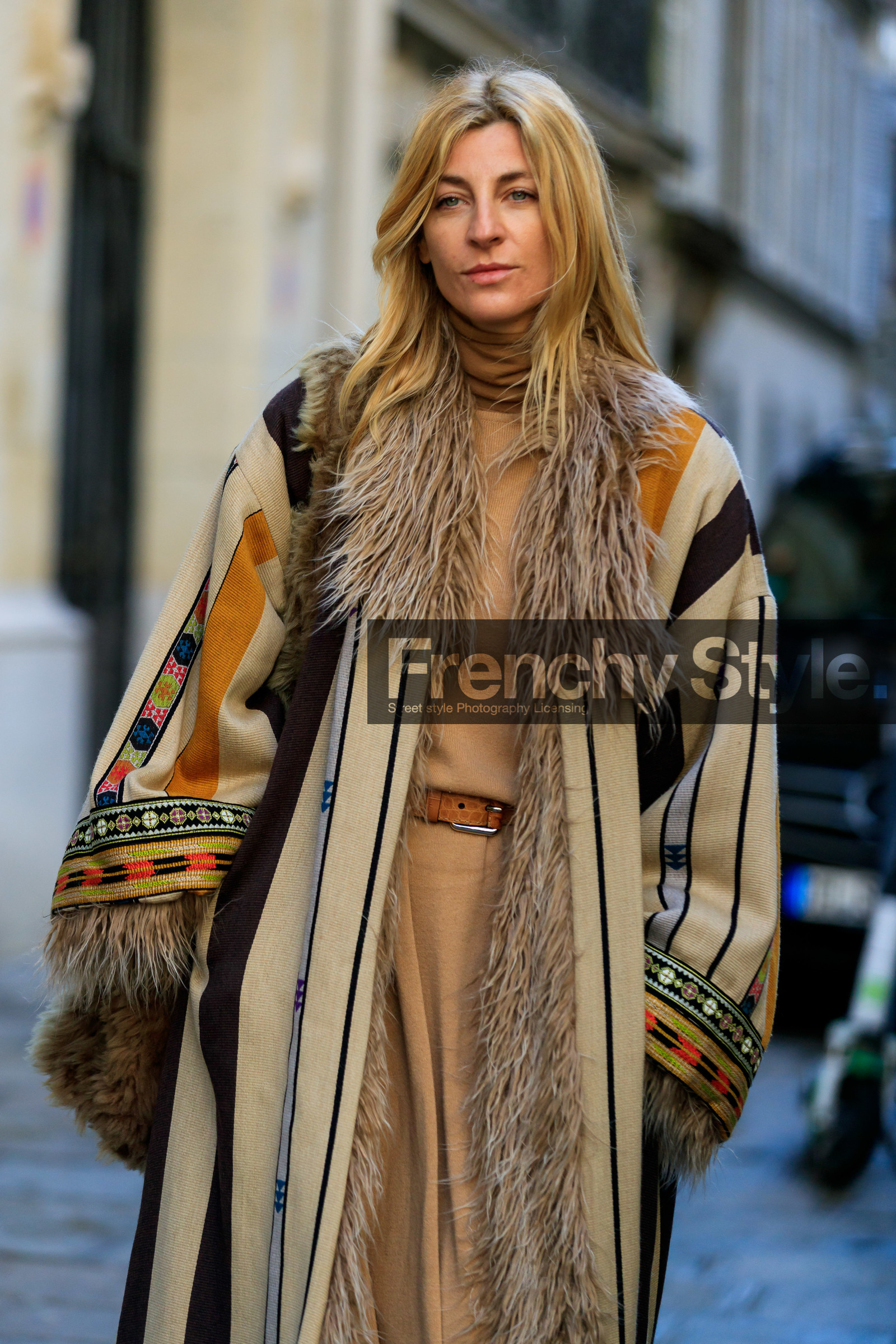 ada kokosar, beige coat, beige dress, beige pullover, turtleneck pullover, long dress, knit dress, knitwear, belted dress, fur coat, embroidered coat, ethnic printed coat, ethnic embroidered coat, striped coat, fashion week, frenchystyle, FW, jonathan paciullo, street style, PFW, PARIS, AUTUMN WINTER 2020-2021, FALL WINTER 2020-2021, FW 20-21, vertical, atmosphere details, detail