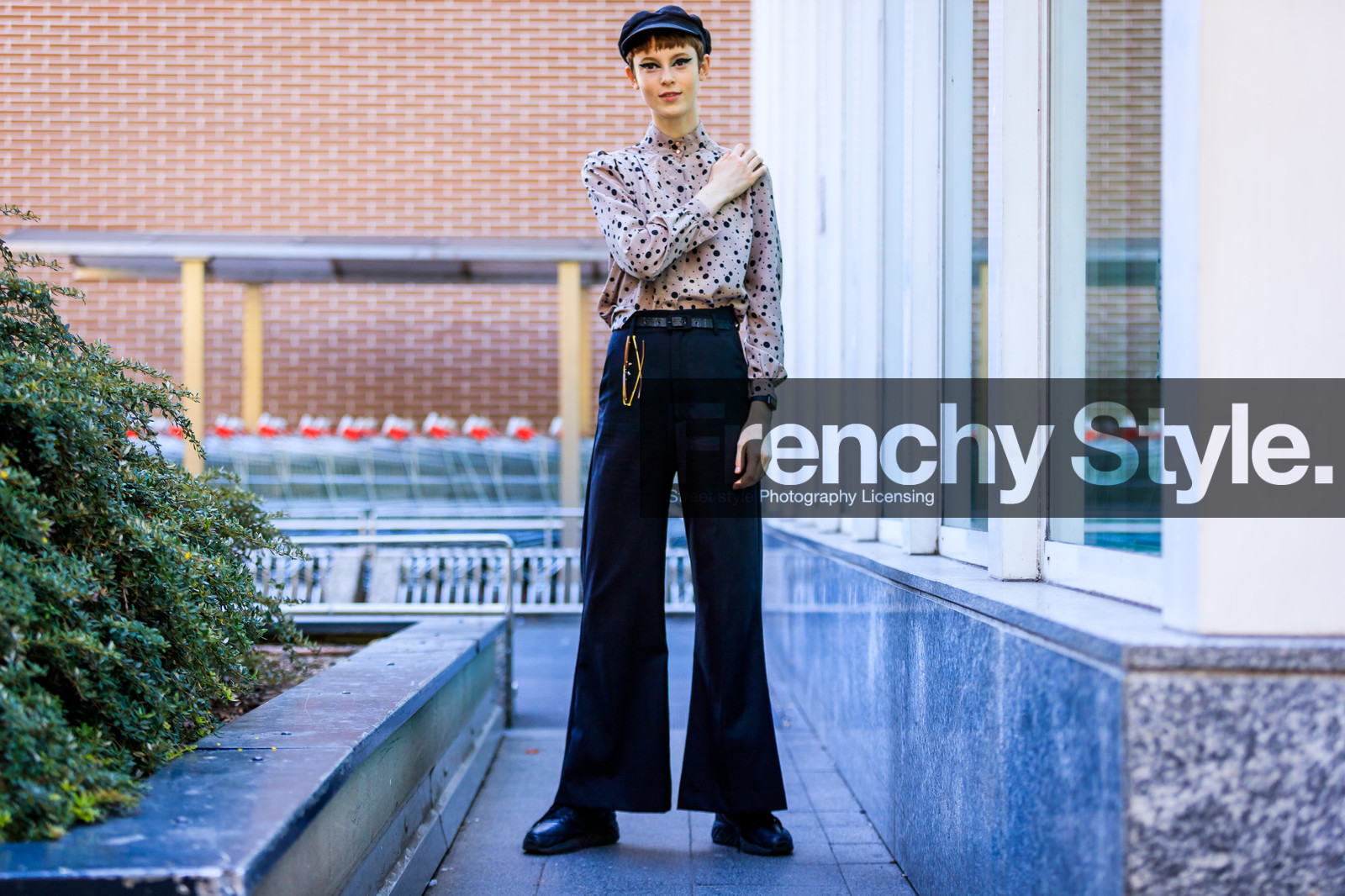 atmosphere details, beige shirt, black hat, black pants, black shoes, eyeliner, fashion week, frenchystyle, full length, FW, graphic shirt, horizontal, jonathan paciullo, leather shoes, MFW, MILAN, model, polka dot, printed shirt, SPRING SUMMER 2018, SS 18, street style, trousers
