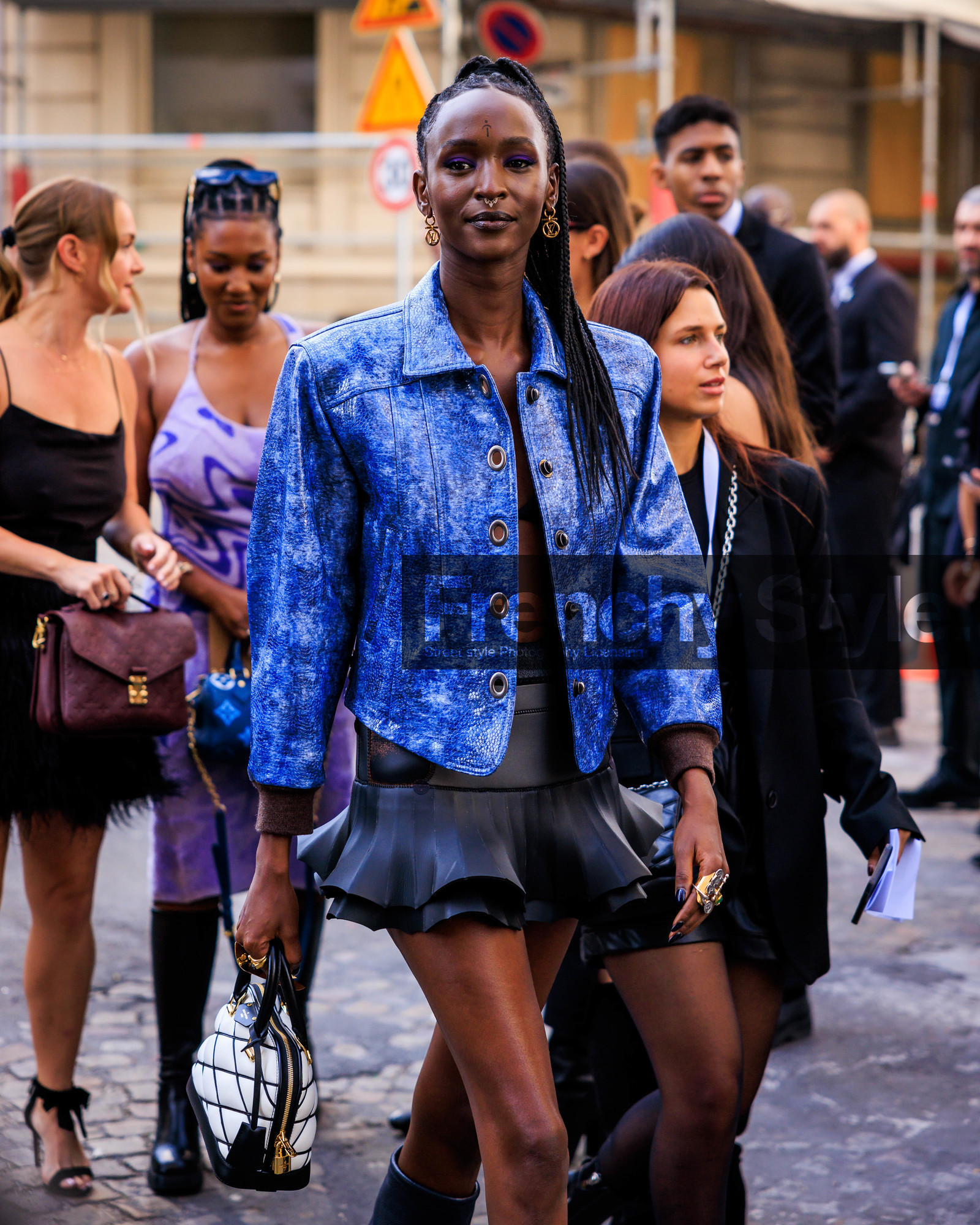 PARIS, PFW, fashion week, frenchystyle, FW, jonathan paciullo, street style, SPRING SUMMER 2024, SS 24, vertical, atmosphere details, detail