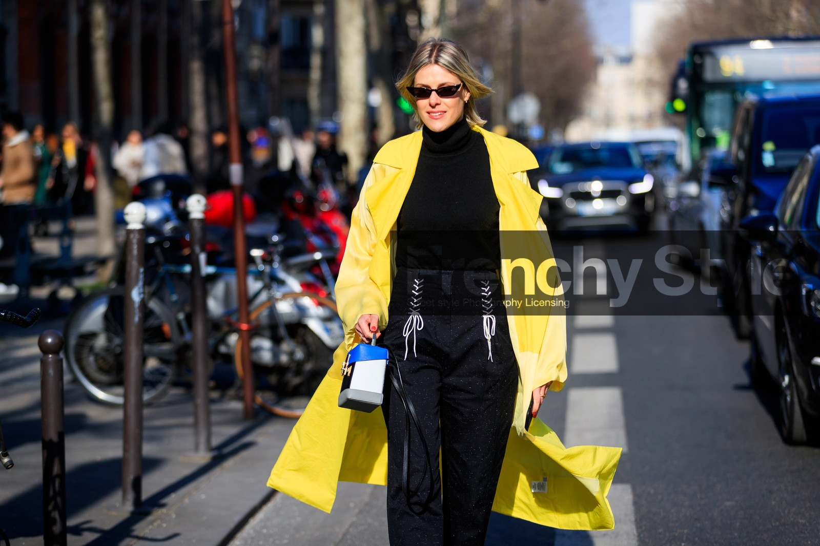 black pants, black turtleneck, blue bag, christian dior, graphic bag, leather bag, printed bag, sunglasses, trousers, yellow coat, street style, jonathan paciullo, FW, frenchystyle, fashion week, PFW, PARIS, AUTUMN WINTER 2018-2019, FALL WINTER 2018-2019, FW 18-19, horizontal, atmosphere details, sofie valkiers