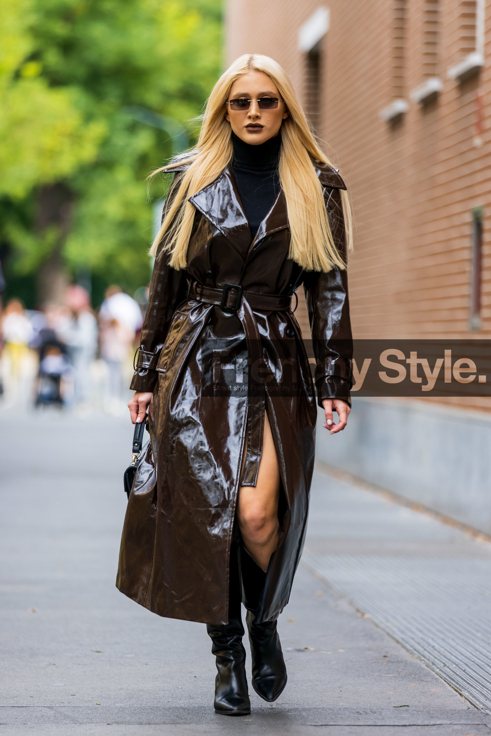 black boots, black turtleneck, brown trench, leather boots, orange turtleneck, santiags boots, sunglasses, trench, vinyl trench, fashion week, frenchystyle, FW, jonathan paciullo, street style, MFW, MILAN, SPRING SUMMER 2022, SS 22, vertical, full length