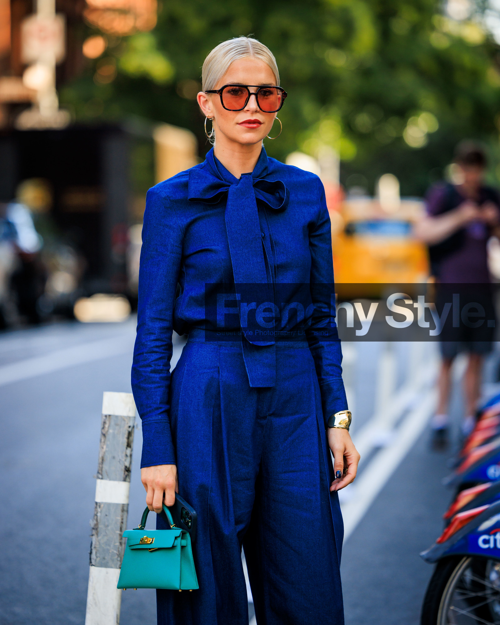 jonathan paciullo, FW, frenchystyle, fashion week, street style, vertical, detail, atmosphere details, NEW YORK, NYFW, SPRING SUMMER 2024, SS 24