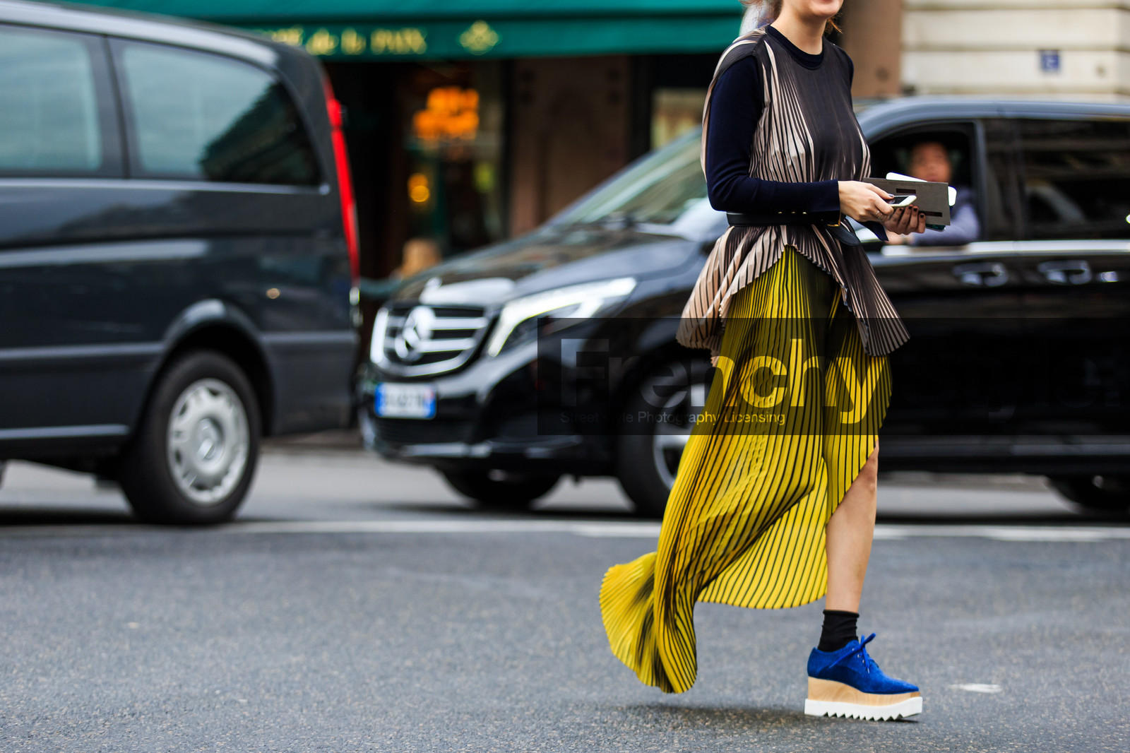 atmosphere details, AUTUMN WINTER 2016-2017, AW 16-17, beige top, black socks, blue shoes, detail, FALL WINTER 2016-2017, fashion week, frenchystyle, FW, FW 16-17, geometric, graphic skirt, graphic top, horizontal, jonathan paciullo, PARIS, PFW, pleated skirt, pleats, stella mccartney, street style, wedges, yellow skirt