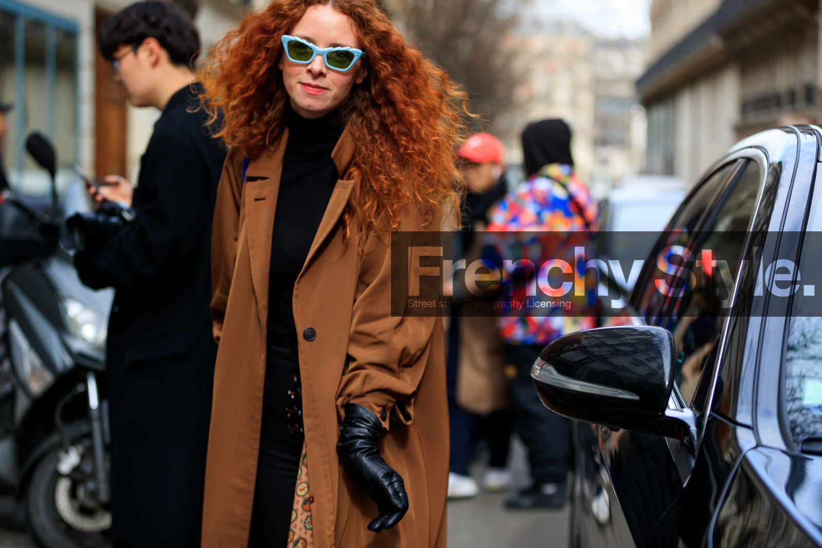 black gloves, brown coat, leather gloves, sunglasses, street style, jonathan paciullo, FW, frenchystyle, fashion week, PFW, PARIS, AUTUMN WINTER 2018-2019, FALL WINTER 2018-2019, FW 18-19, horizontal, atmosphere details