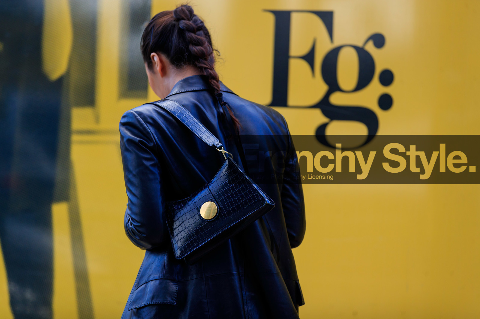 back details, bag detail, close up detail, black leather bag, black leather jacket, shoulder bag, animal skin bag, fashion week, frenchystyle, FW, jonathan paciullo, street style, LFW, LONDON, AUTUMN WINTER 2020-2021, FALL WINTER 2020-2021, FW 20-21, horizontal, atmosphere details, detail