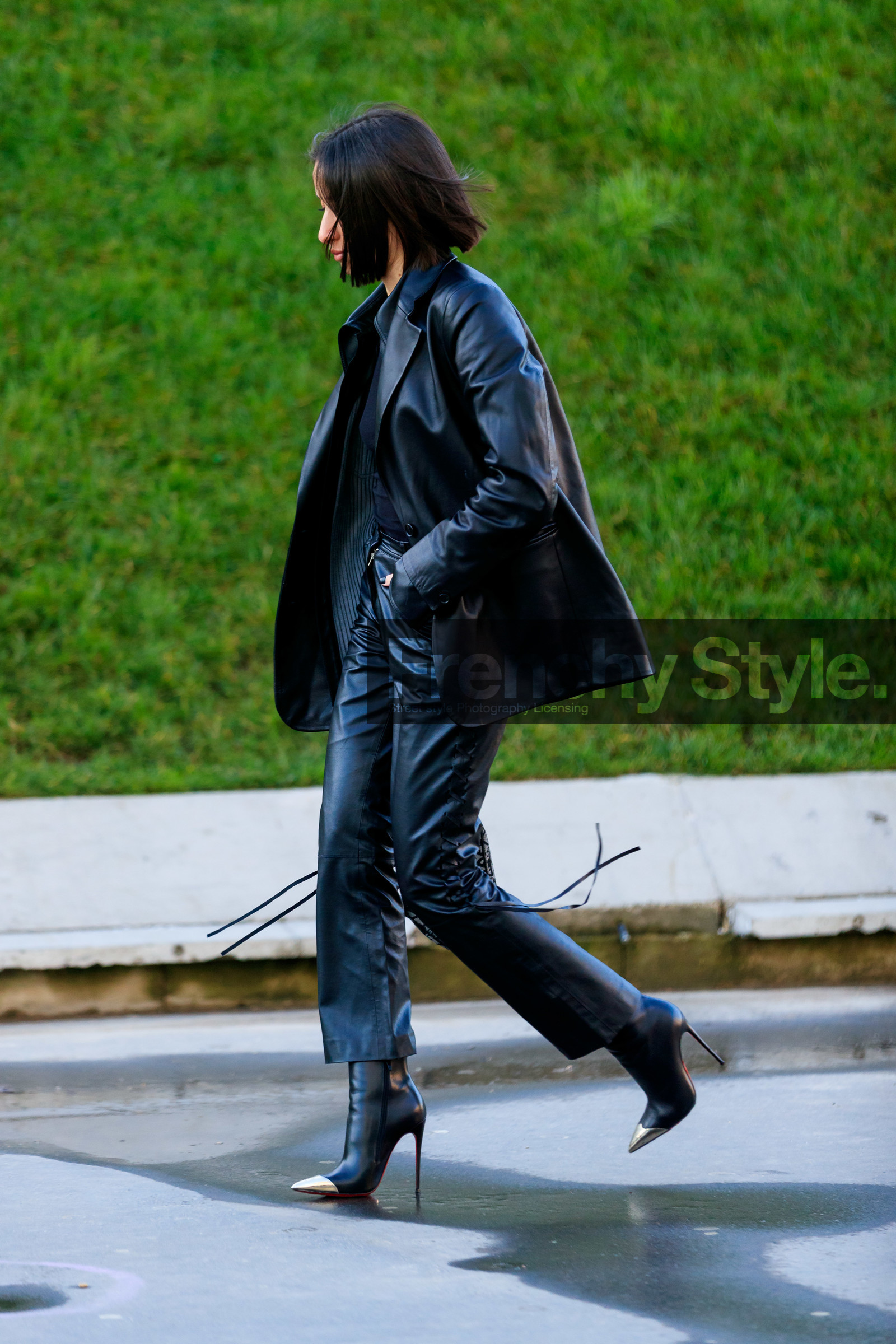 alexandra guerain, black leather jacket, black leather pants, black leather boots, louboutin boots, dior bag, dior saddle bag, hand bag, monogrammed bag, black bag, black leather bag, high heels boots, black pullover, sharp end boots, silvered boots, fashion week, frenchystyle, FW, jonathan paciullo, street style, PFW, PARIS, AUTUMN WINTER 2020-2021, FALL WINTER 2020-2021, FW 20-21, vertical, full length