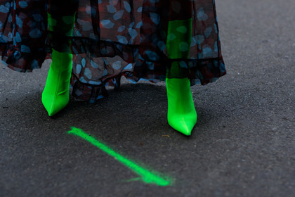 atmosphere details, detail, fashion week, fluo, frenchystyle, FW, graphic dress, green boots, high heels, horizontal, jonathan paciullo, leather shoes, NEW YORK, NYFW, printed dress, SPRING SUMMER 2018, SS 18, street style