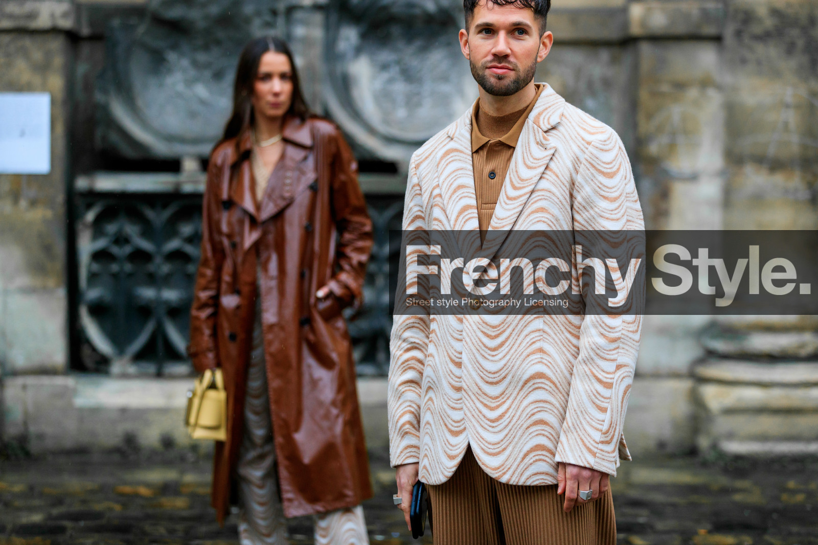 alice & j.s, alice barbier, JS roques, brown leather trench coat, vinyl trenchcoat, polish trench coat, yellow leather bag, hand bag, big buckle bag, boyy bag, fashion week, frenchystyle, FW, jonathan paciullo, street style, PFW, PARIS, horizontal, atmosphere details, detail