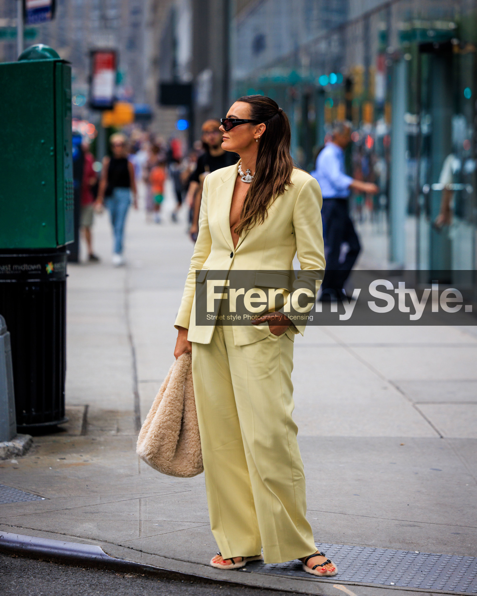jonathan paciullo, FW, frenchystyle, fashion week, street style, vertical, detail, atmosphere details, NYFW, NEW YORK, SPRING SUMMER 2024, SS 24