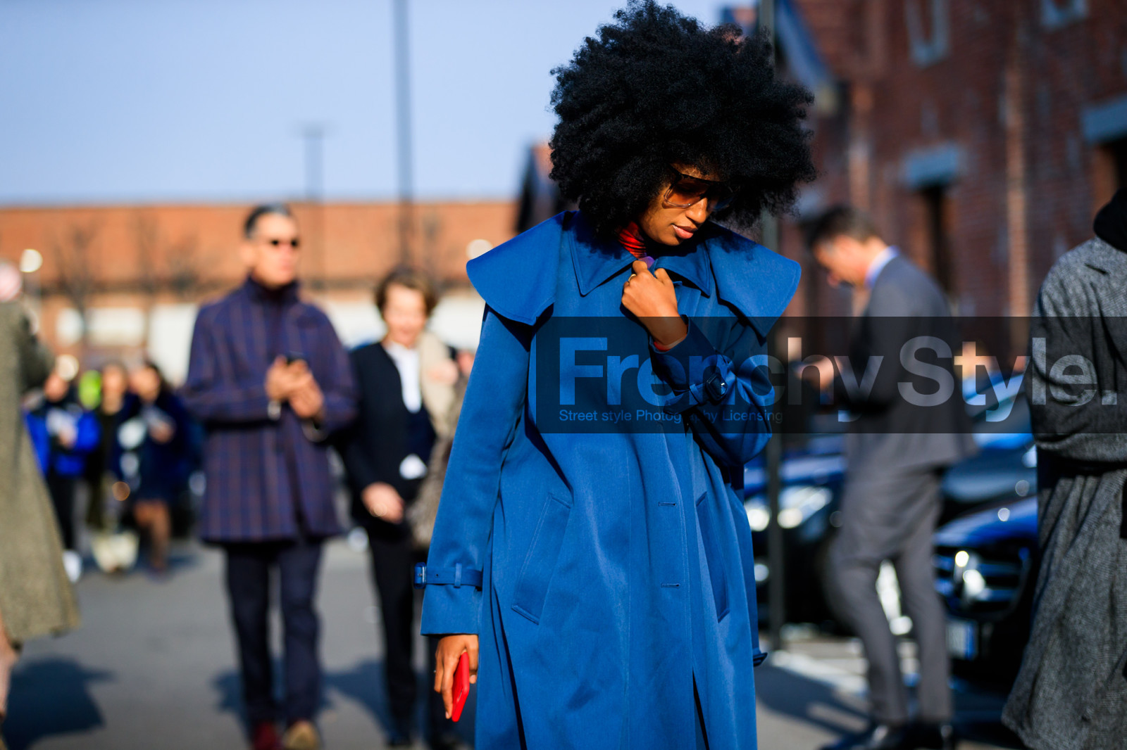 blue jacket, sunglasses, trench coat, afro hair, fashion week, frenchystyle, FW, jonathan paciullo, street style, MFW, MILAN, AUTUMN WINTER 2018-2019, FALL WINTER 2018-2019, FW 18-19, horizontal, atmosphere details, julia sarr jamois, julia sarr-jamois
